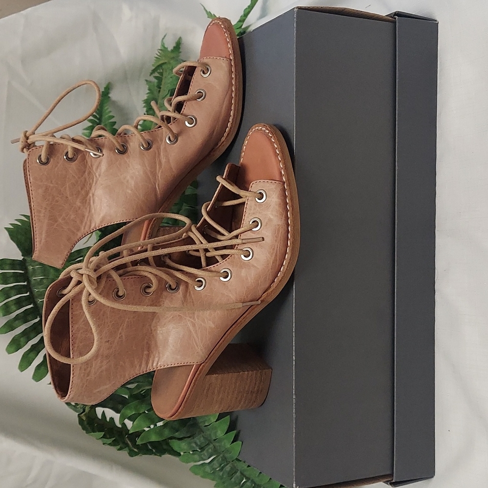 FREE PEOPLE X Jeffrey Campbell Lace Up Bootie Sandals Tan Nude Leather Size 6